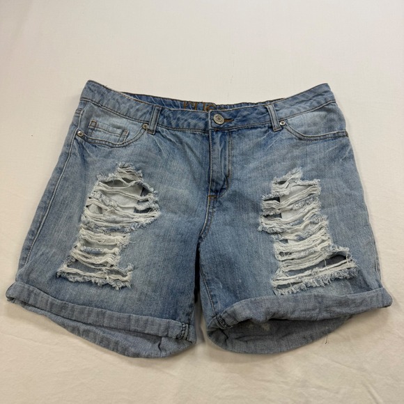 Rue21 Pants - Rue21 Curvy Short Womens 7/8 Light Wash Distressed Ripped Denim Jean Shorts‎ 186
